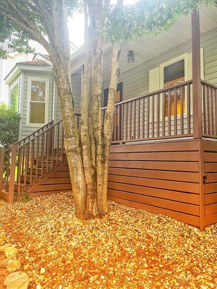 Building Photo - 16 Townes Square Ln