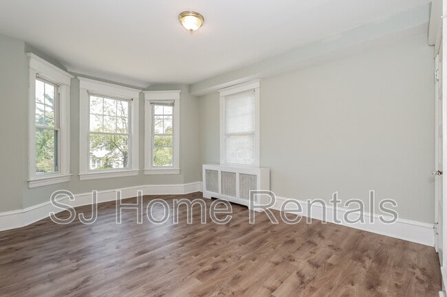 Building Photo - 745 Highland Ave