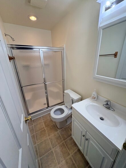 Bath - 330 E Philadelphia Ave