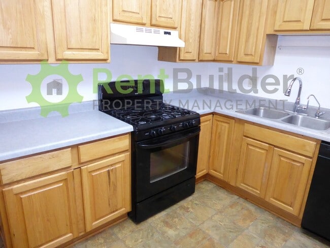 Building Photo - SCHEDULE YOUR SHOWING TODAY