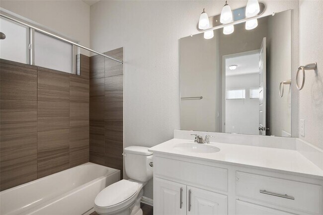 Building Photo - 2909 Zelma Dr