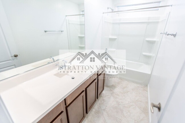 Building Photo - 14231 W El Cortez Pl