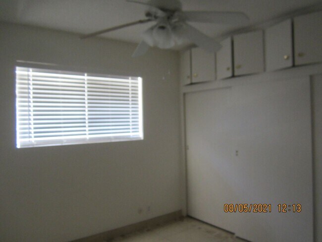 Building Photo - 2 br, 1 bath House - 4314 UNIVERSITY AVE #8