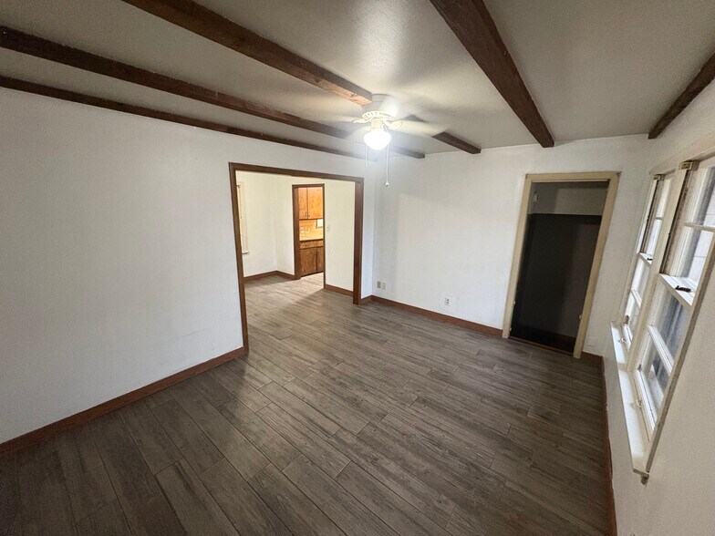 Building Photo - 2520 SW 45th St