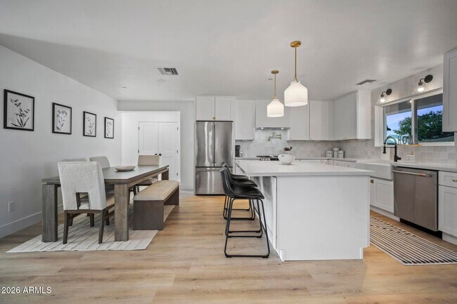 Building Photo - 8513 E Indianola Ave