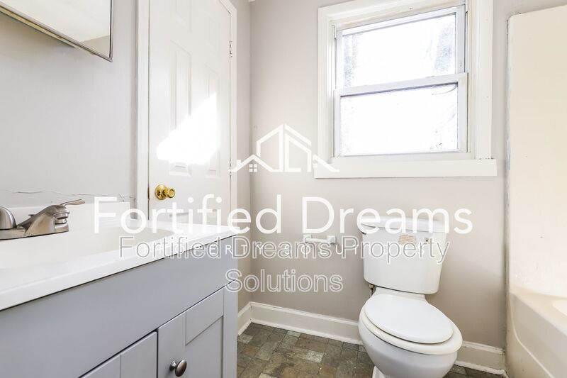 Building Photo - 3614 Yale Ave