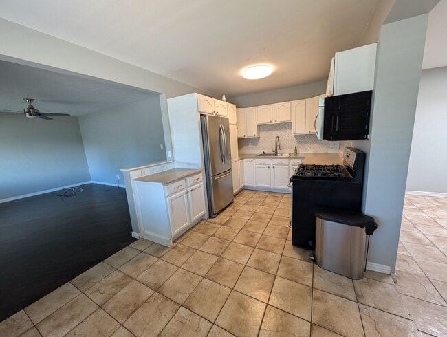 Building Photo - 3 Bedroom 2.5 Bathroom Cavalier Palms House
