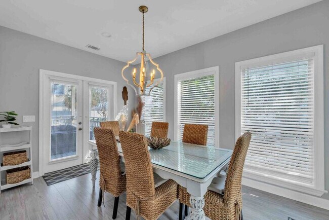 Building Photo - 61 Sunfish St