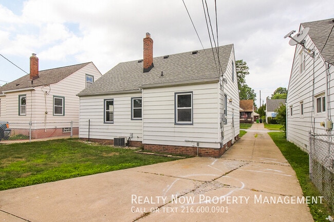 Building Photo - 11912 Derby Rd