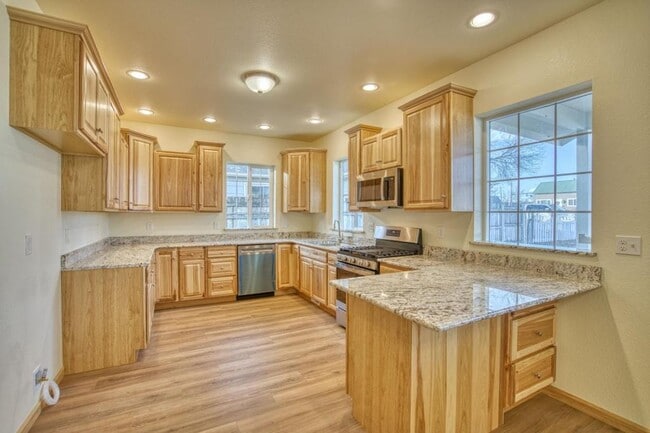 Building Photo - 126 2nd St