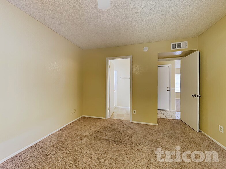 Building Photo - 18815 N 45th Dr