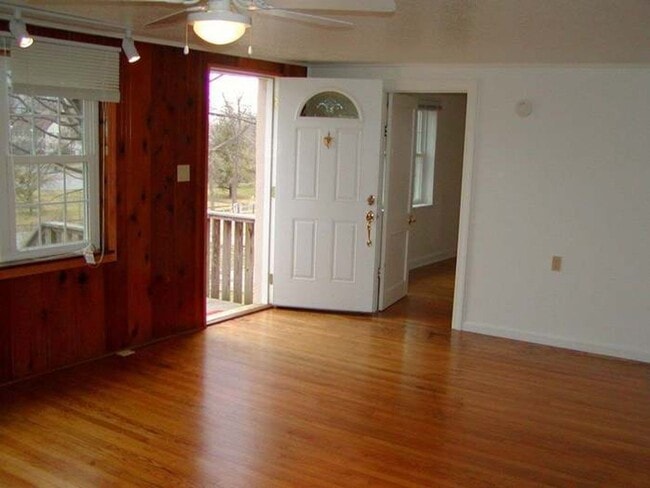 Building Photo - Four Bedroom House just outside Blacksburg