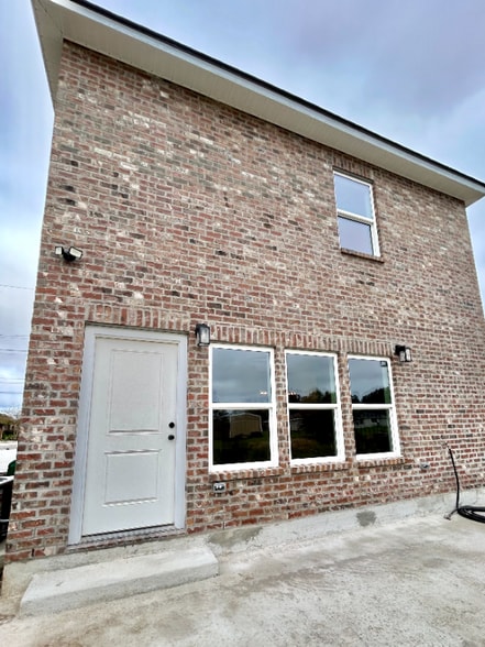 Building Photo - 1977 Bayou Rd