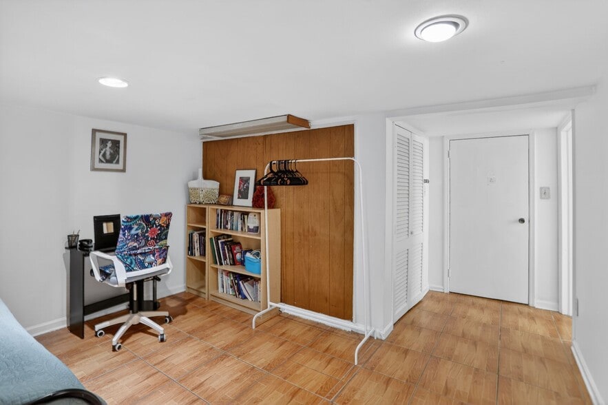 Building Photo - 843 Artwood Rd NE