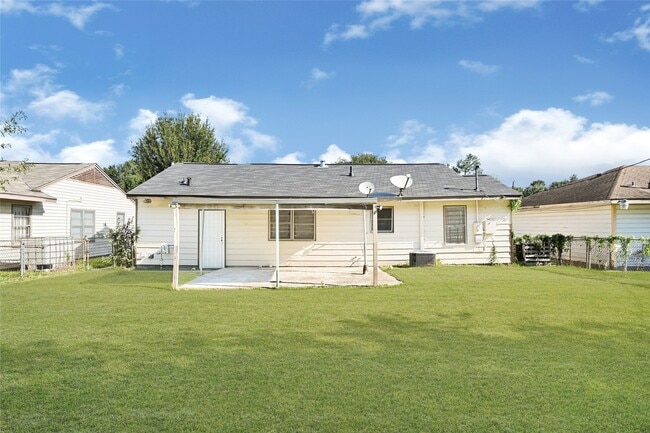 Building Photo - 3626 Yosemite St