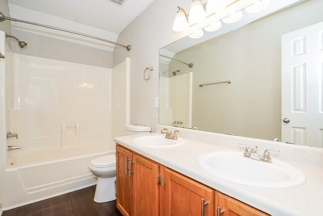 Building Photo - 405 Randall Ln