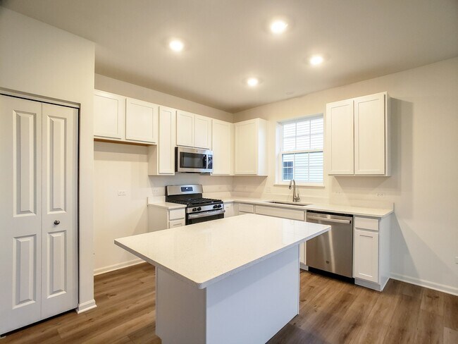 Building Photo - 14347 Clover Ave