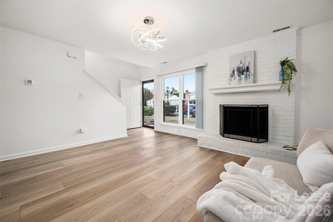 Building Photo - 10943 Carmel Crossing Rd