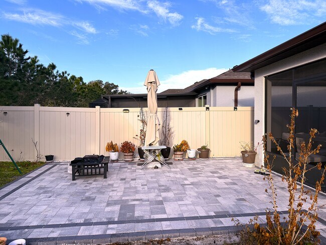 Building Photo - 30152 Skylark Dr