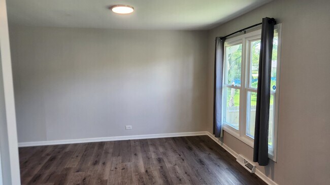 Building Photo - 418 Assembly Dr