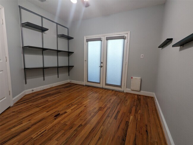 Building Photo - 330 Cage St