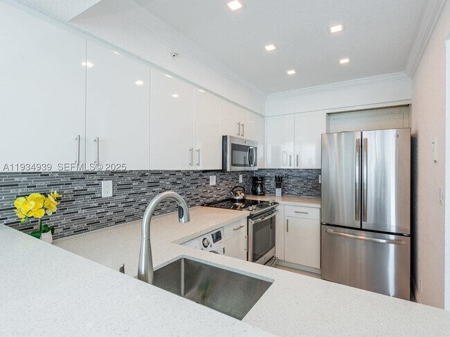 Building Photo - 2501 S Ocean Dr