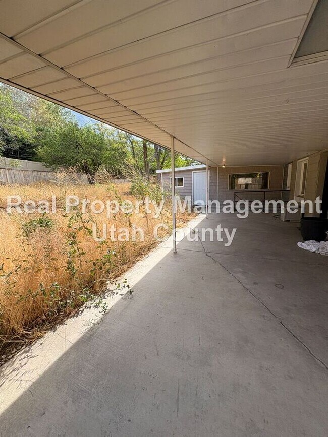 Building Photo - 9580 N Cyn Rd