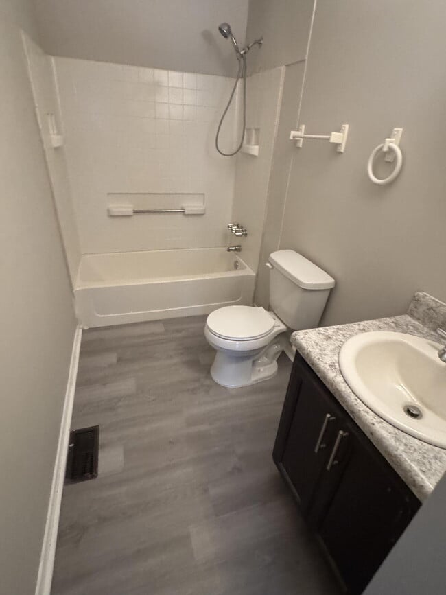 Building Photo - Fully Renovated 3 Bed 2 Bath Now Available for Rent!!