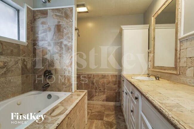 Building Photo - 18822 Pine Trace Ct