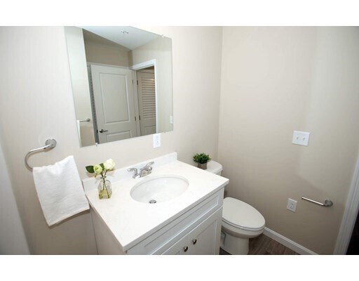 Building Photo - 30 Temple St