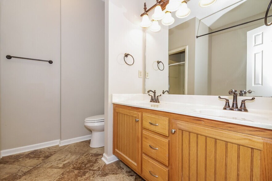 Building Photo - 15 Austin Cir