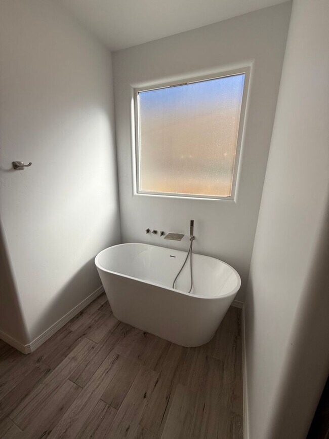 Building Photo - Beautiful home in Sonoma Springs! 4bed, 2.5 baths