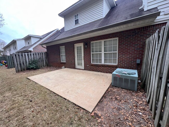 Building Photo - Asbury Hills Townhomes