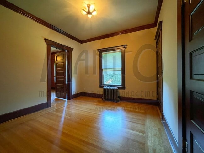 Building Photo - South Hill Swank