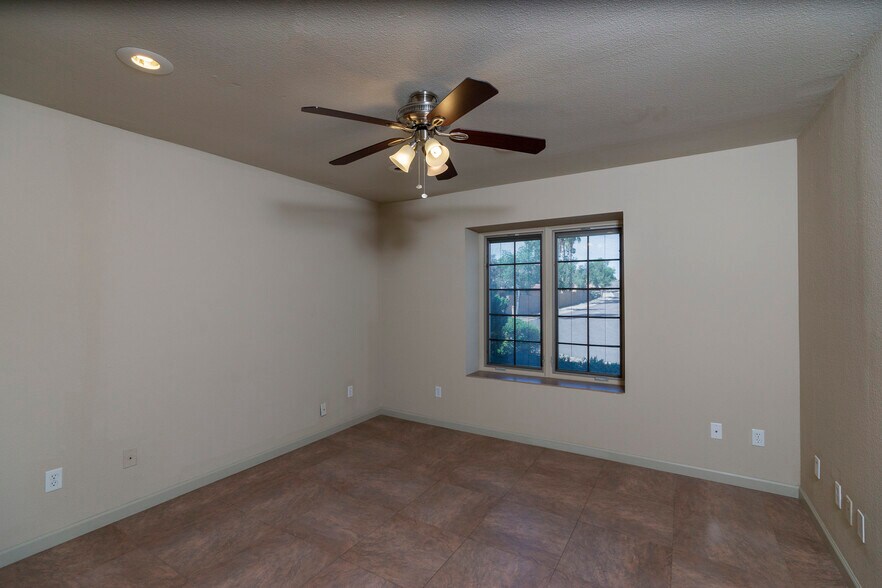 Building Photo - 14481 N Kings Way