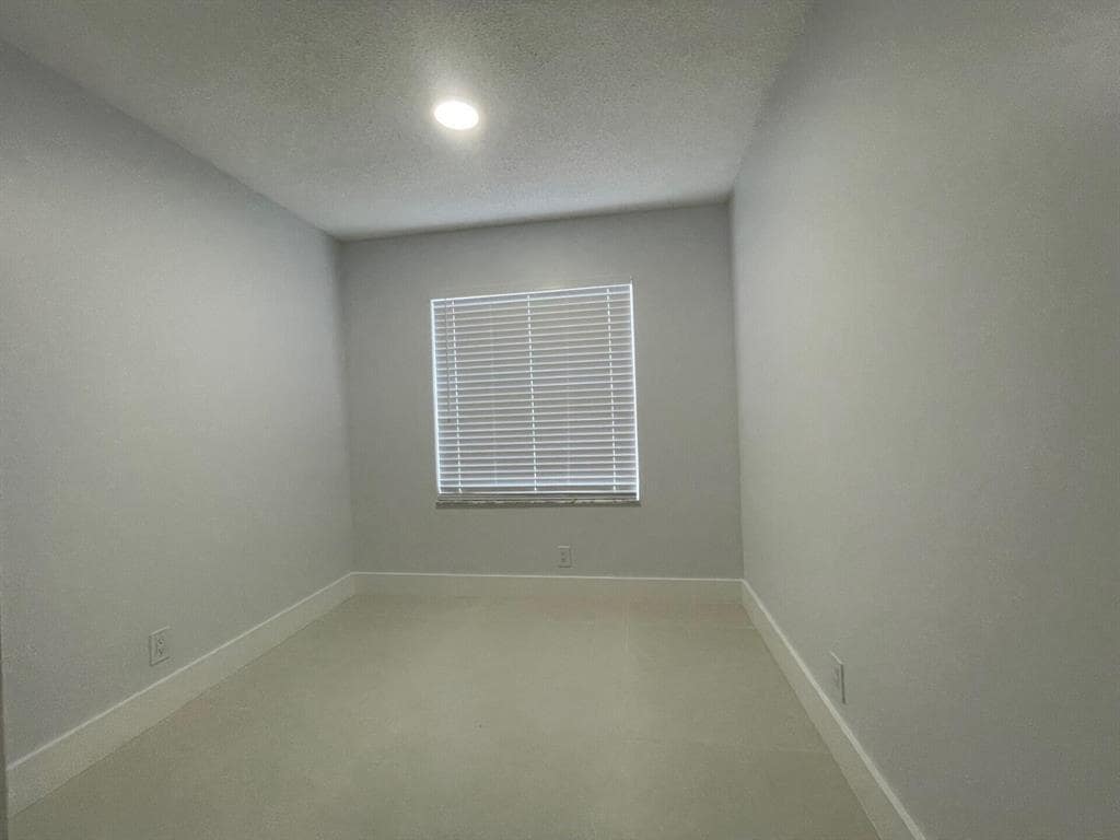 Building Photo - 1630 Zenith Way