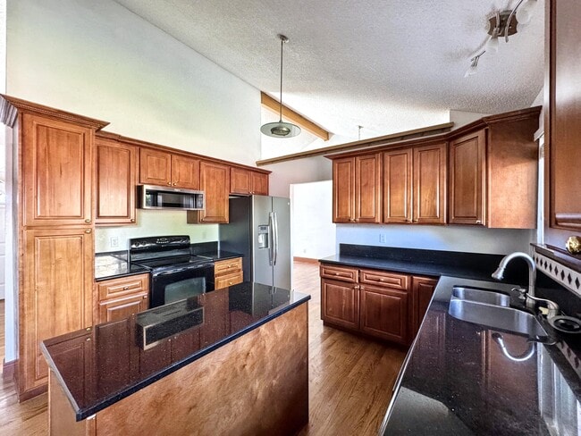 Building Photo - 18203 E Berry Dr