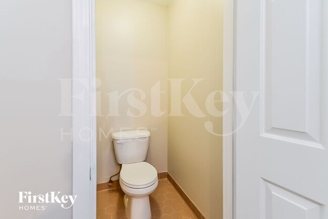Building Photo - 6889 S Hedgewall Cir