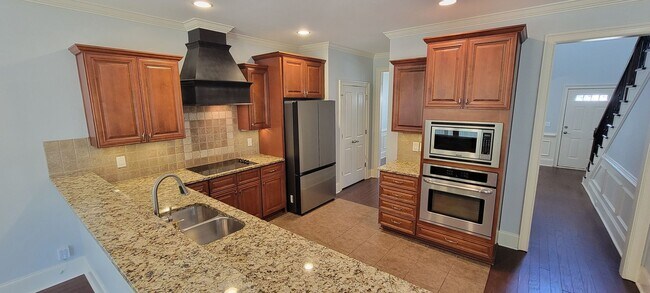 Building Photo - Stunning 4-Bedroom, 3.5-bath Home in the P...