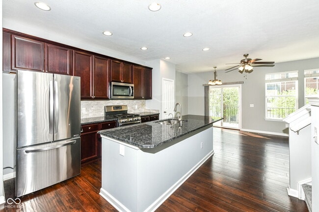 Building Photo - 9050 Mercer Dr