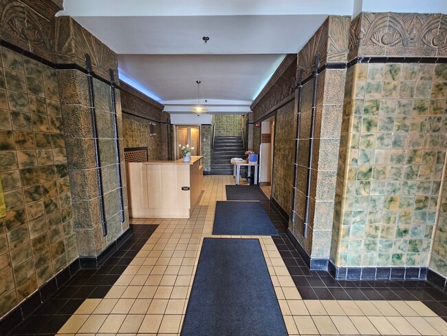 Building Photo - 1550 S Blue Island Ave