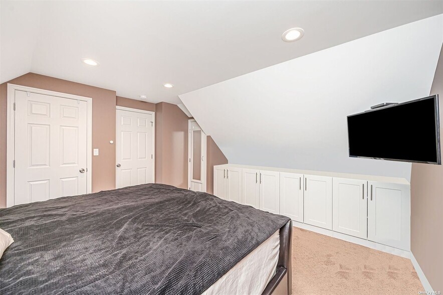 Building Photo - 11 Skylark Ln