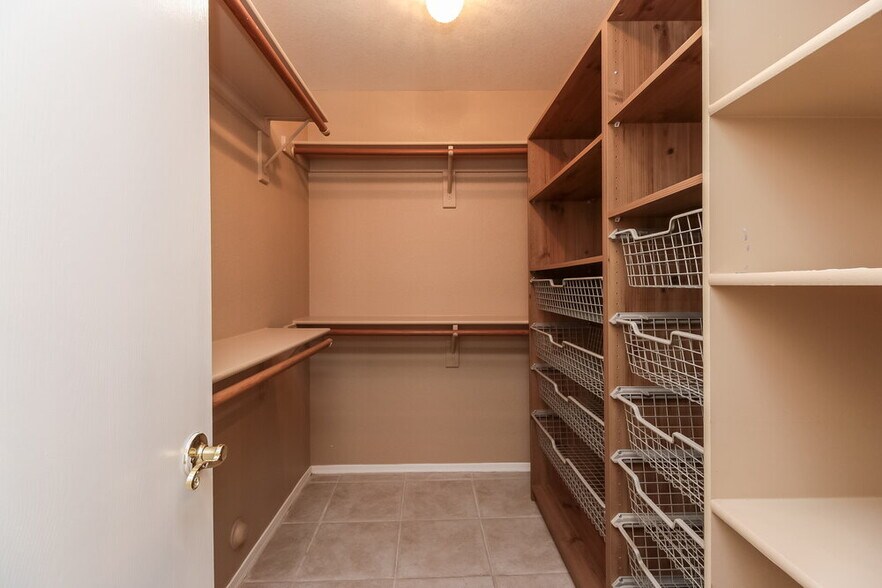 Building Photo - 146 W Melody Ct