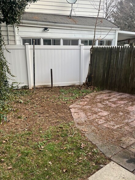 Fenced In Backyard - 109 Filmore St