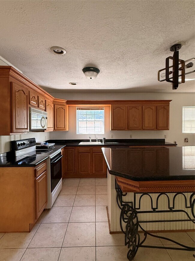 Building Photo - 5720 Parwill St