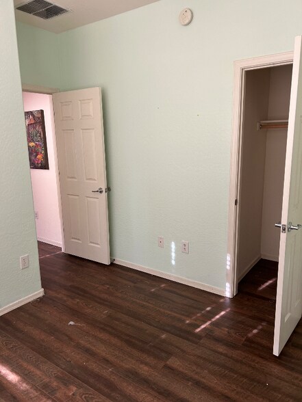 Building Photo - 15240 N 142nd Ave