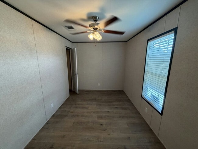 Building Photo - 131 Lakeside Garden Cir
