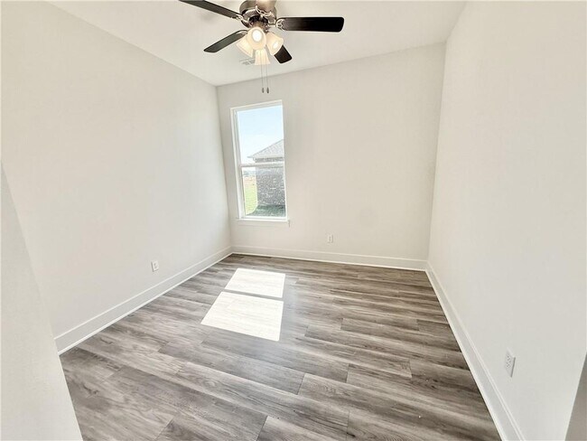 Building Photo - 429 Gosling Is