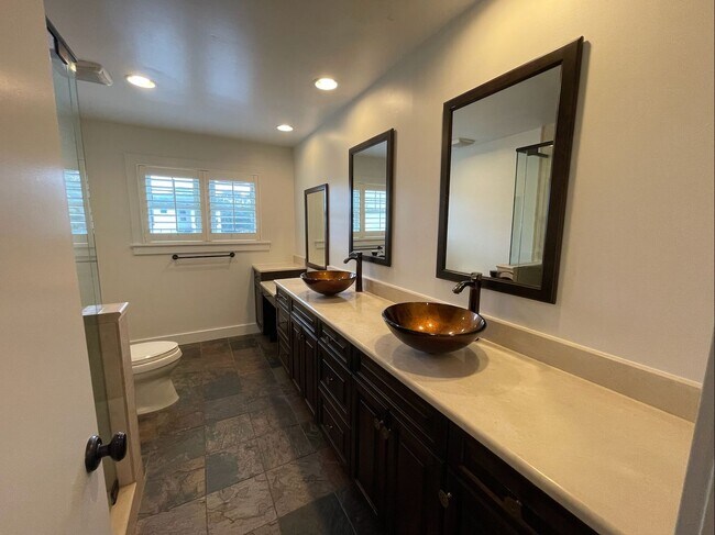 Building Photo - Davis Islands Spanish Med 3 Bed 2.5 Bath 1 car garage with Spool