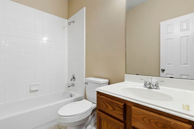 Building Photo - 32202 Anne Ln